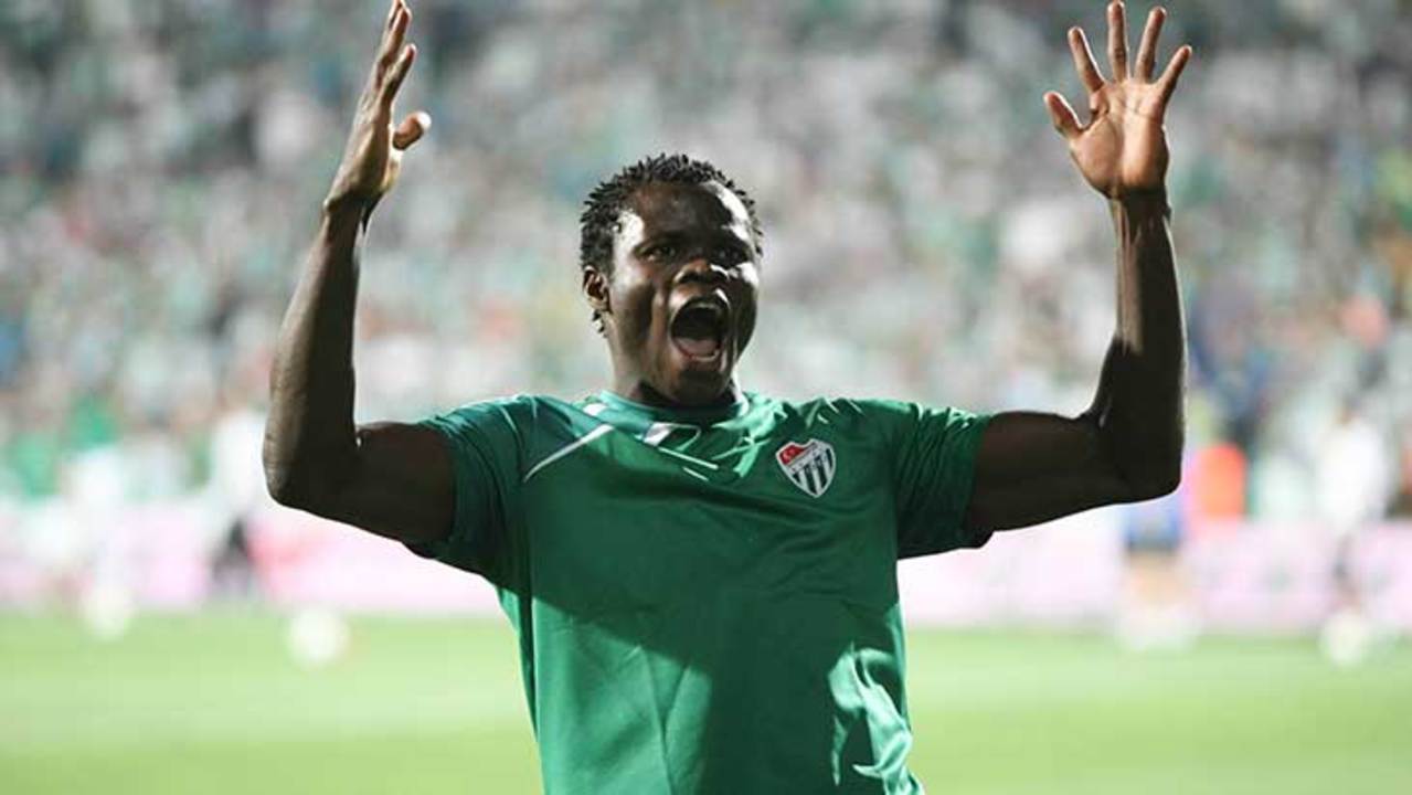Un 10e championnat pour Taye Taiwo (officiel) — Mercato Un 10e championnat pour Taye Taiwo (officiel) — Mercato