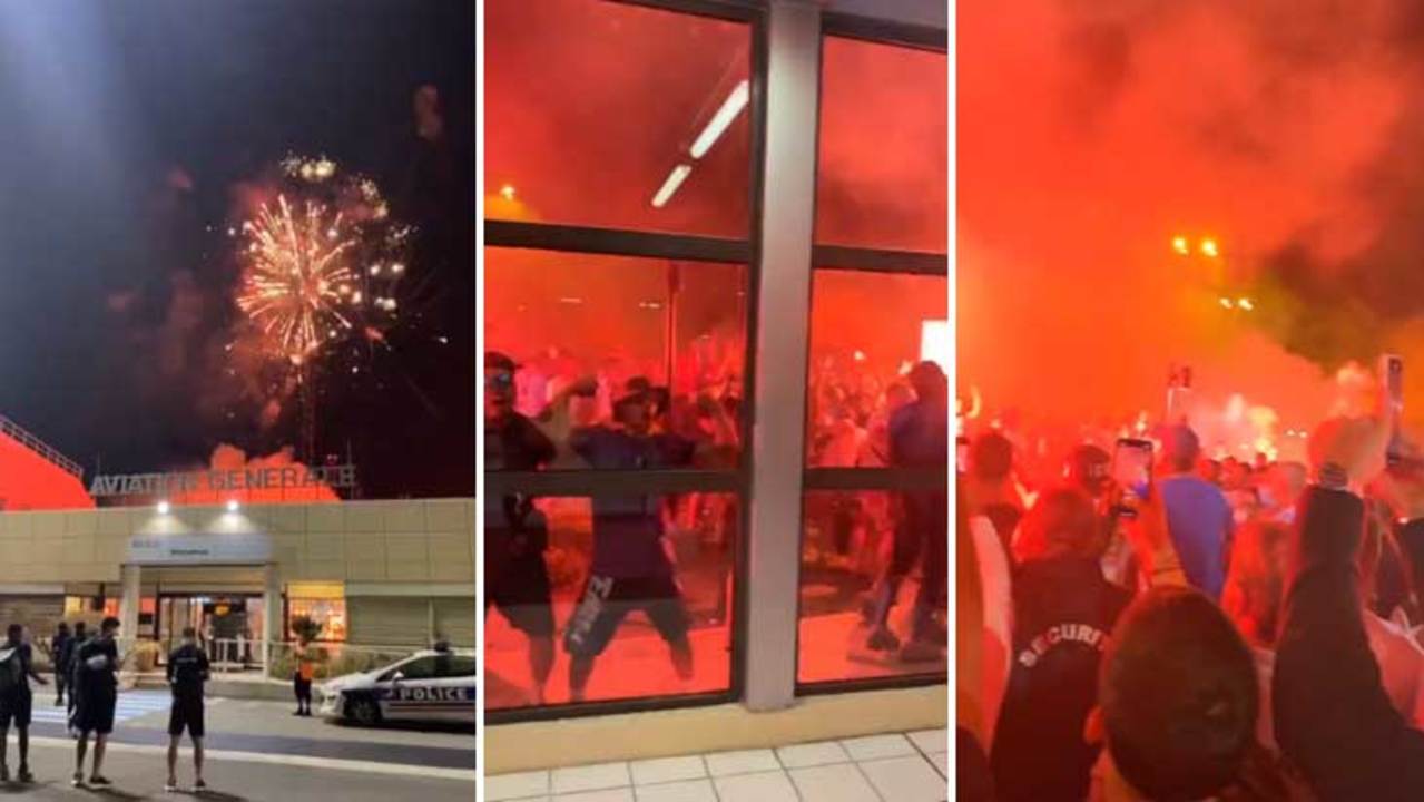 PSG-OM : les Marseillais accueillis en héros à l'aéroport de Marignane