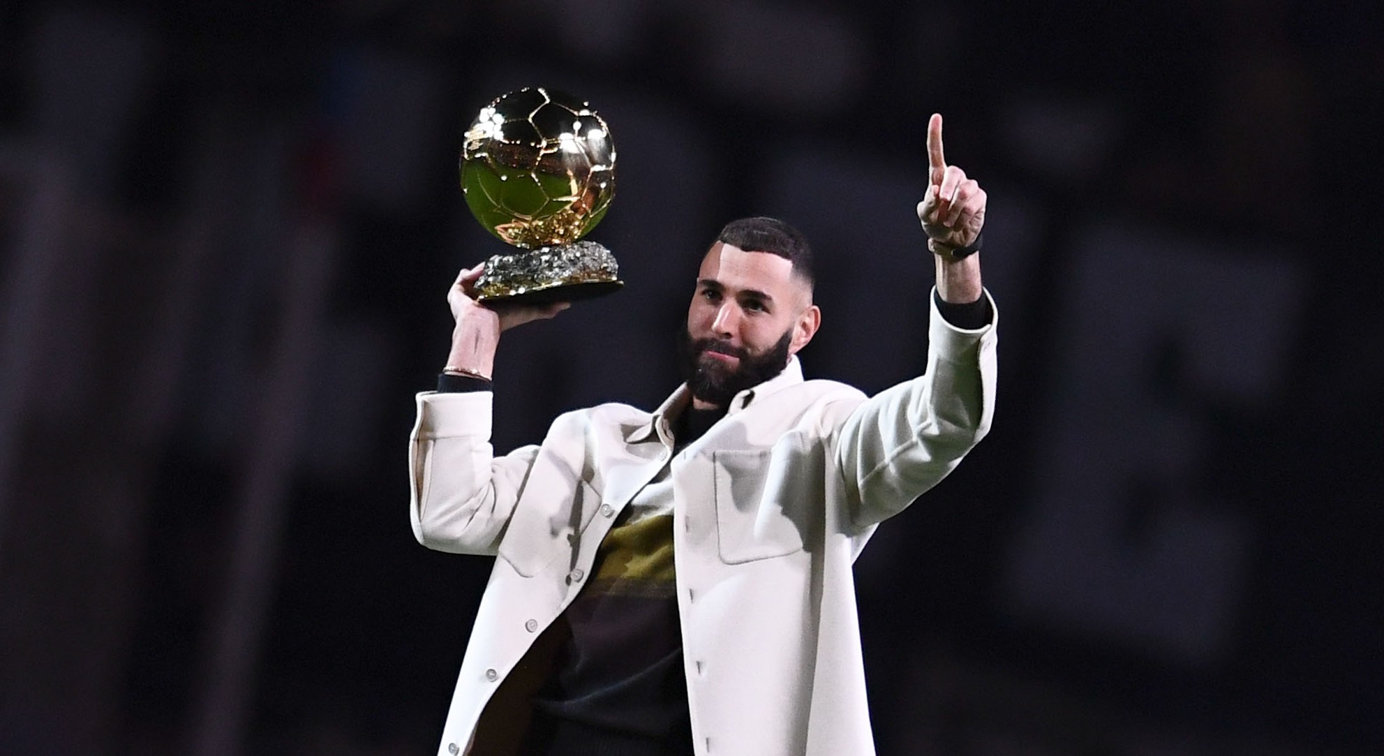 
                Mercato OL : 17 ans après, Karim Benzema peut-il faire son retour à Lyon ?
                