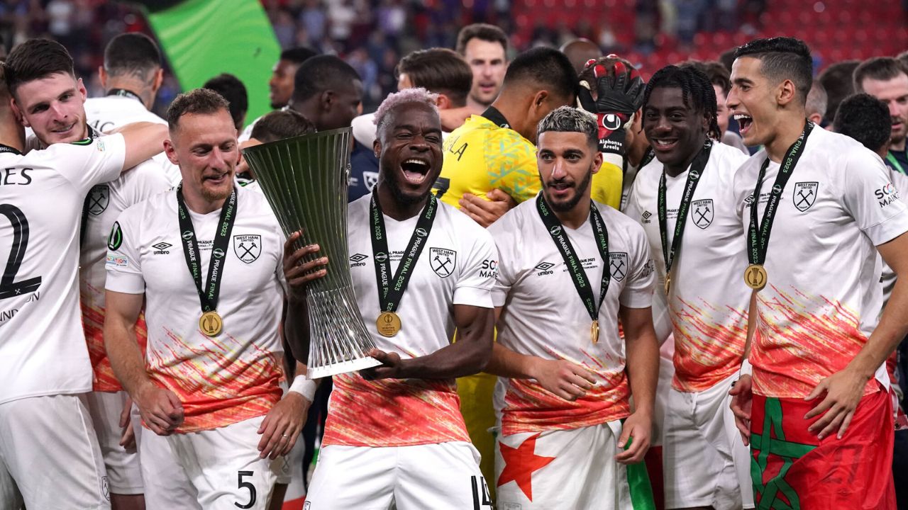 
                Mercato OL : Maxwel Cornet, l'improbable retour
                