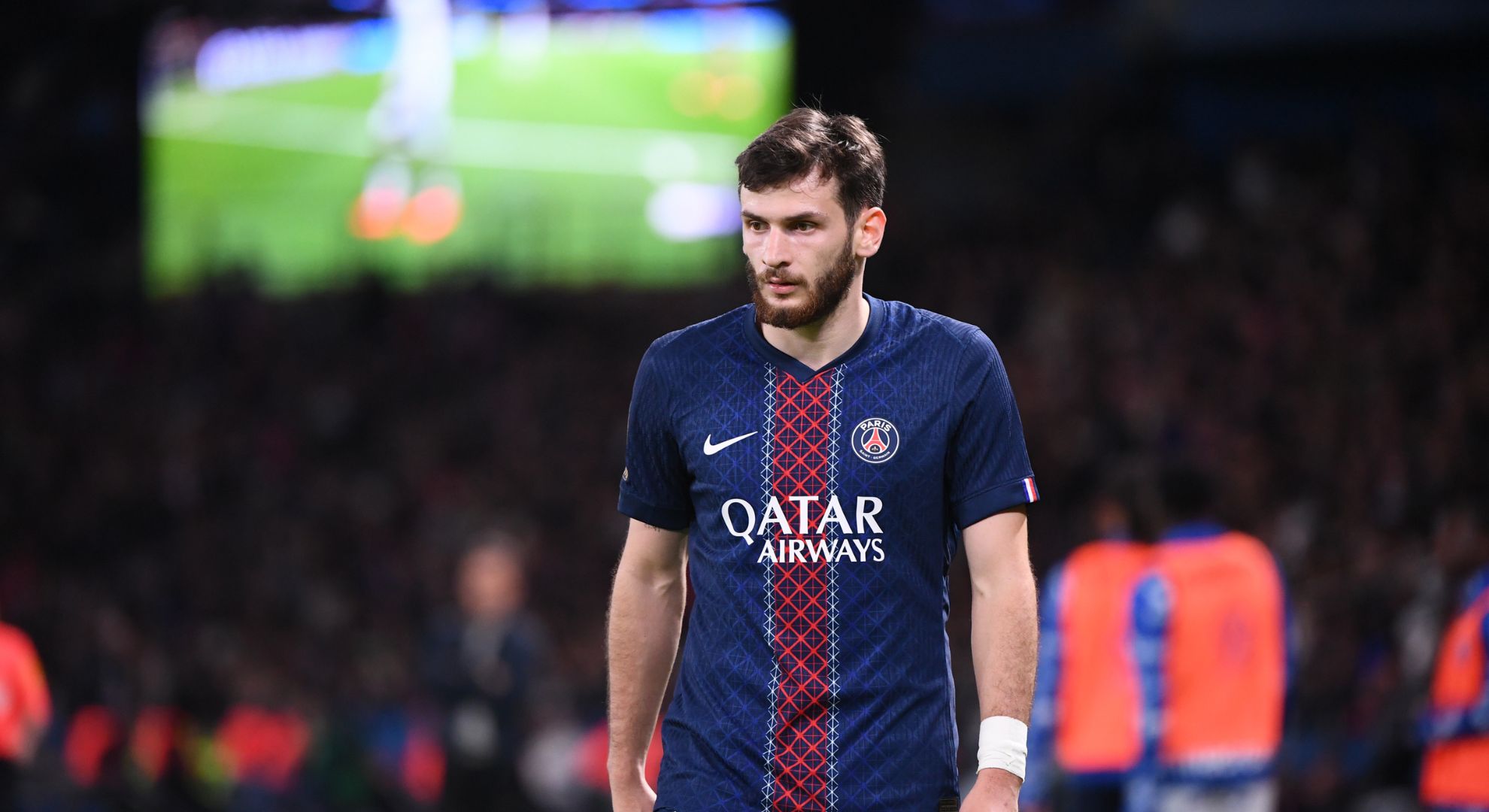 
                PSG : la durée de l'absence de Kvaratskhelia s'allonge encore
                