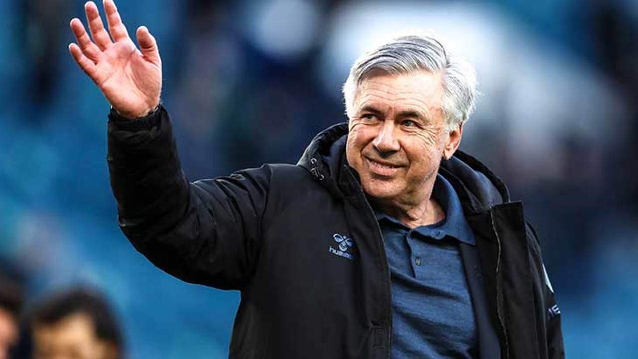 ancelotti-sourire-salut-everton