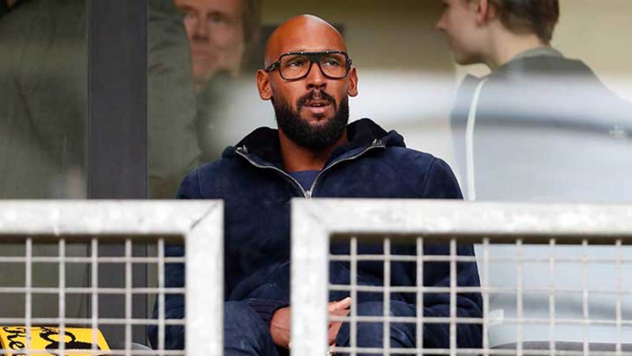 anelka-tribunes-regard