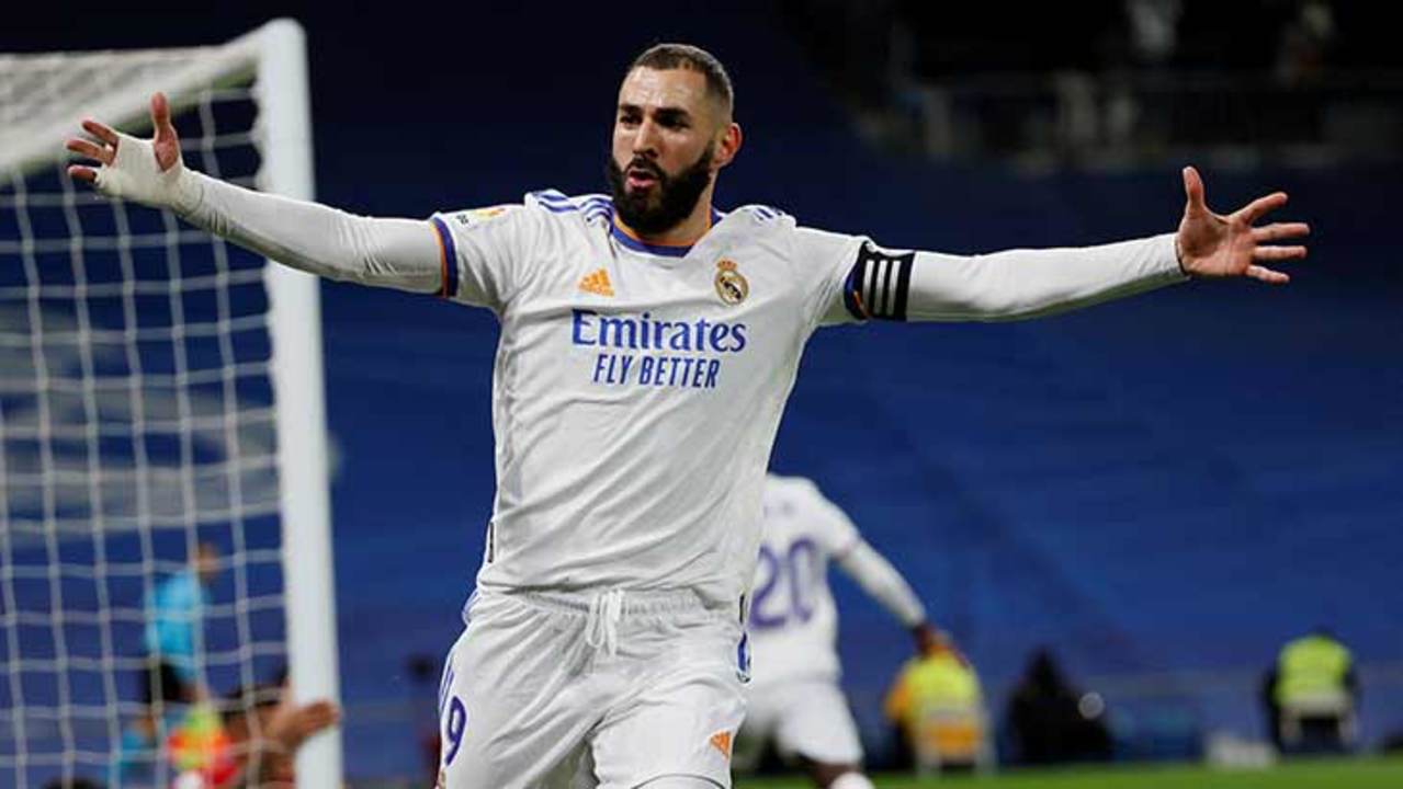 benzema-bras-real-seville-2022