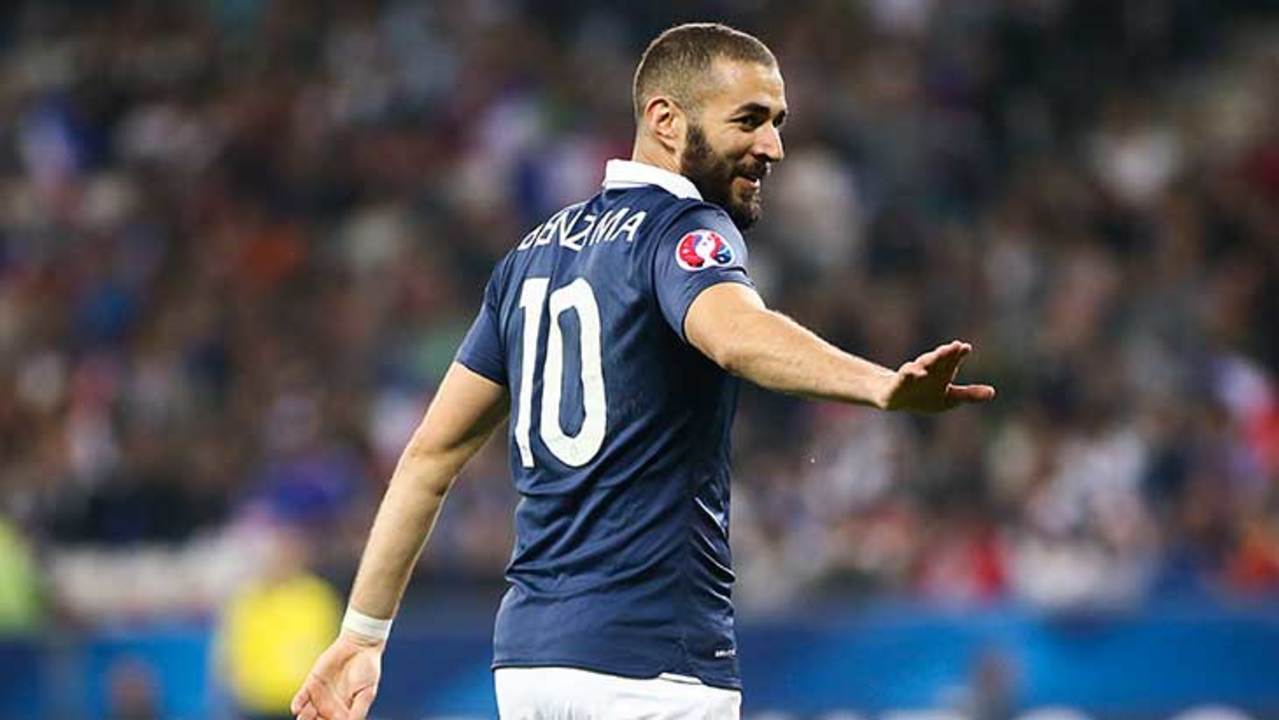 benzema-sourire-france-armenie