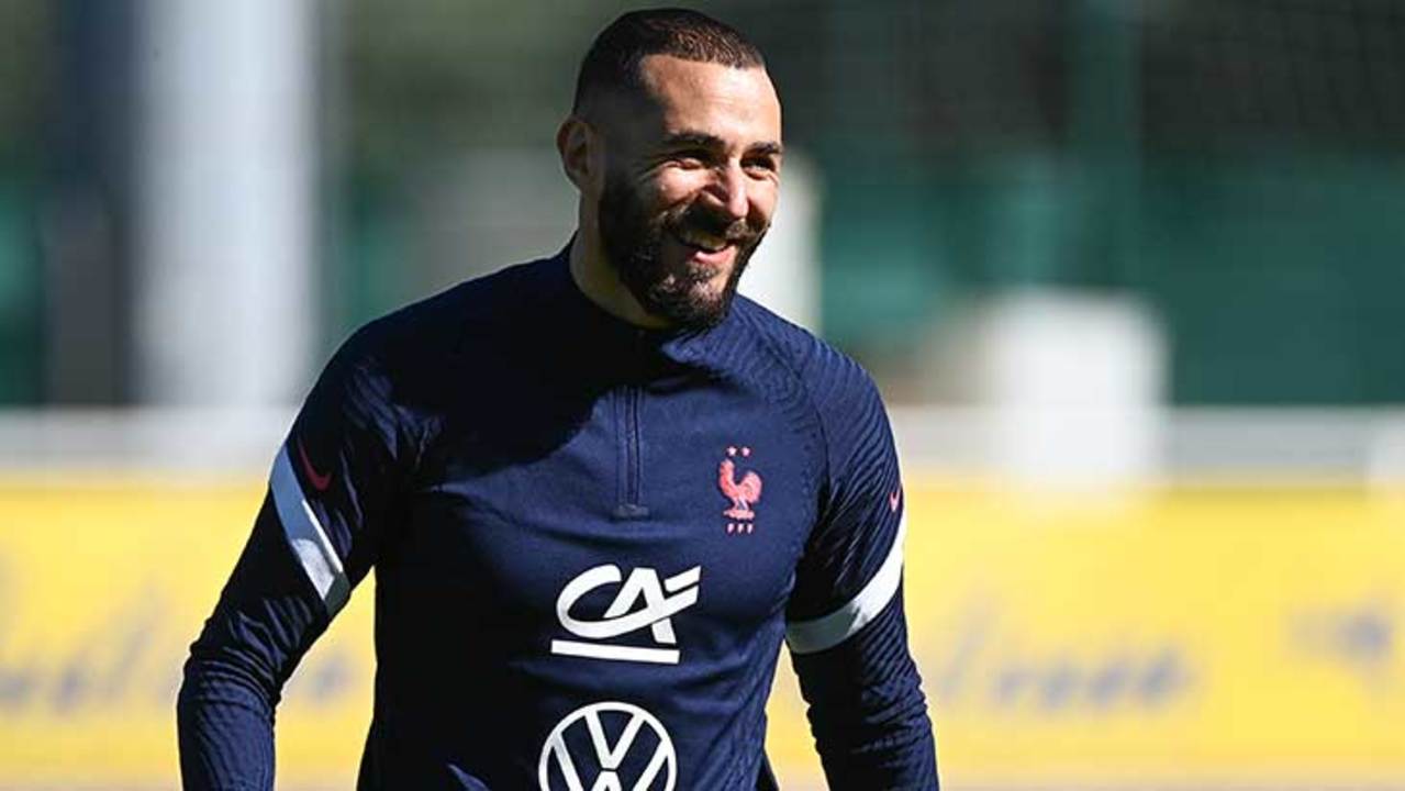 benzema-sourire-training-france-new