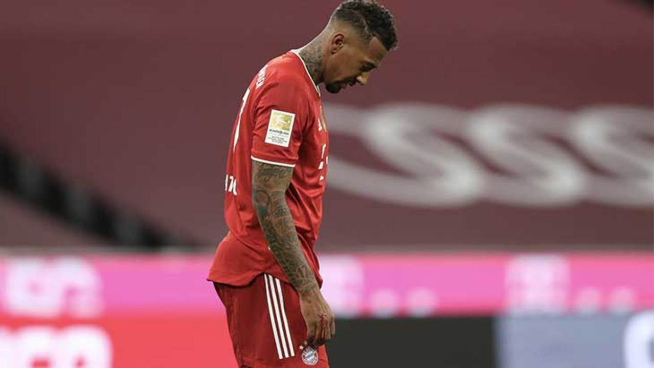boateng-bayern-regard-bas