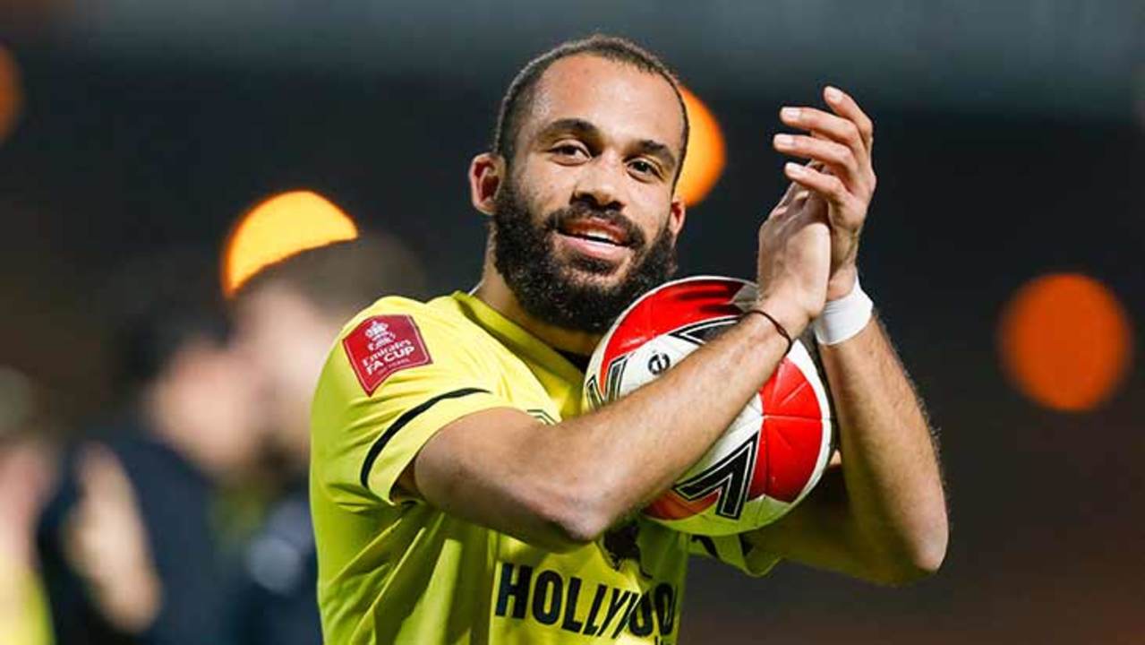 bryan-mbeumo-brentford-appaludit