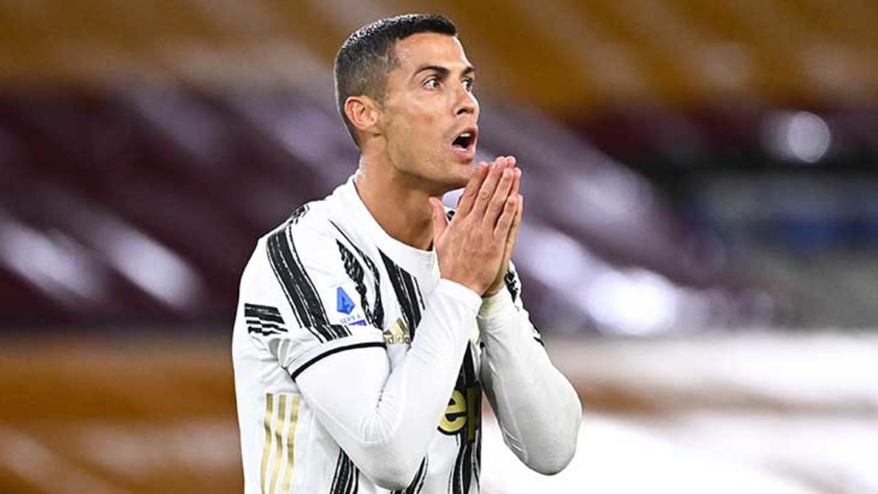 cristiano-ronaldo-mains