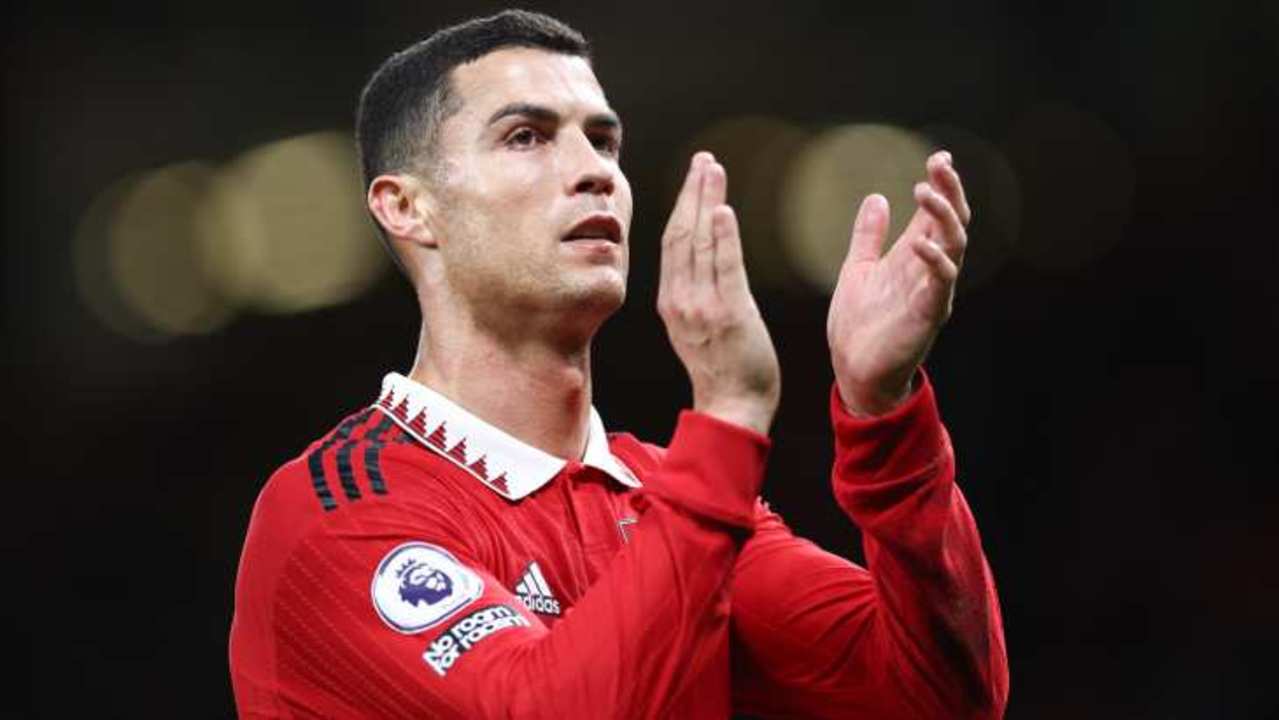 cristiano-ronaldo-mu-applaudit-west