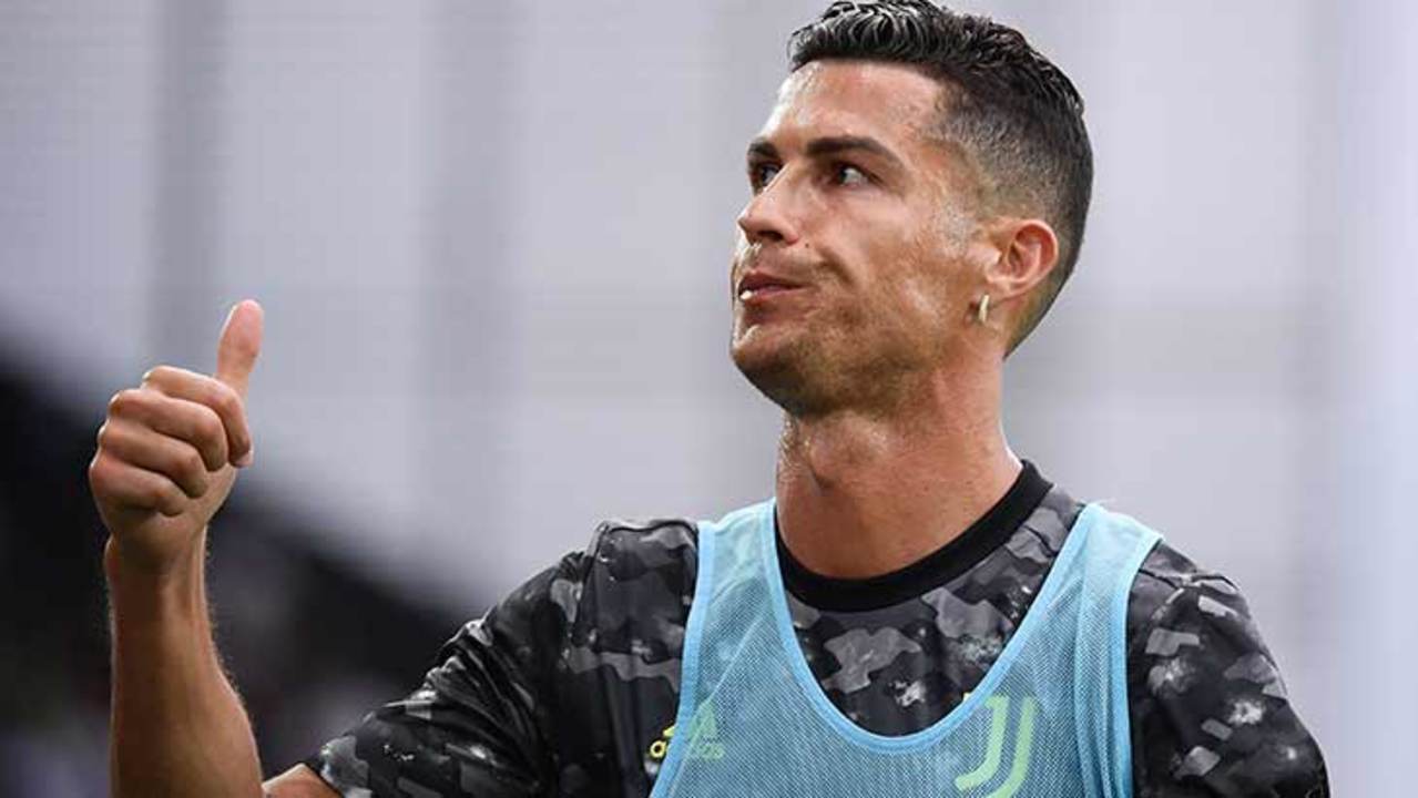 cristiano-ronaldo-pouce-leve-juventus