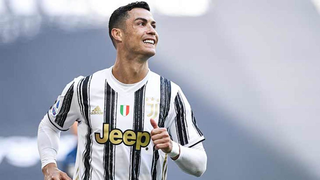 Https Www Dailymercato Com Storage Icon Sport Cristiano Ronaldo Sourire Juventus New Jpg [ 411 x 730 Pixel ]