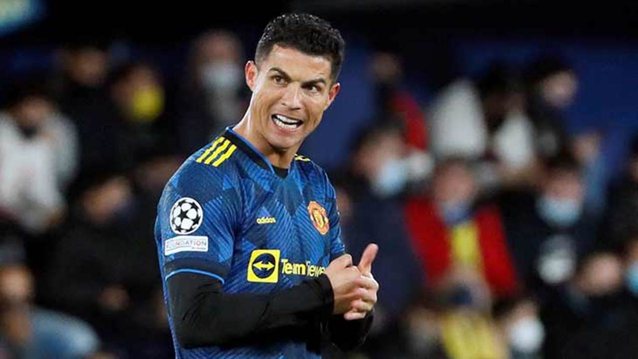 cristiano-ronaldo-villarreal-manchester-united-poing