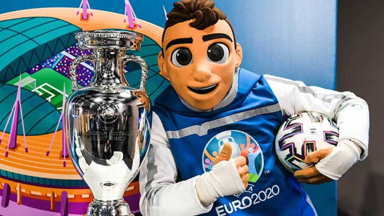 euro-2020-trophee-mascotte