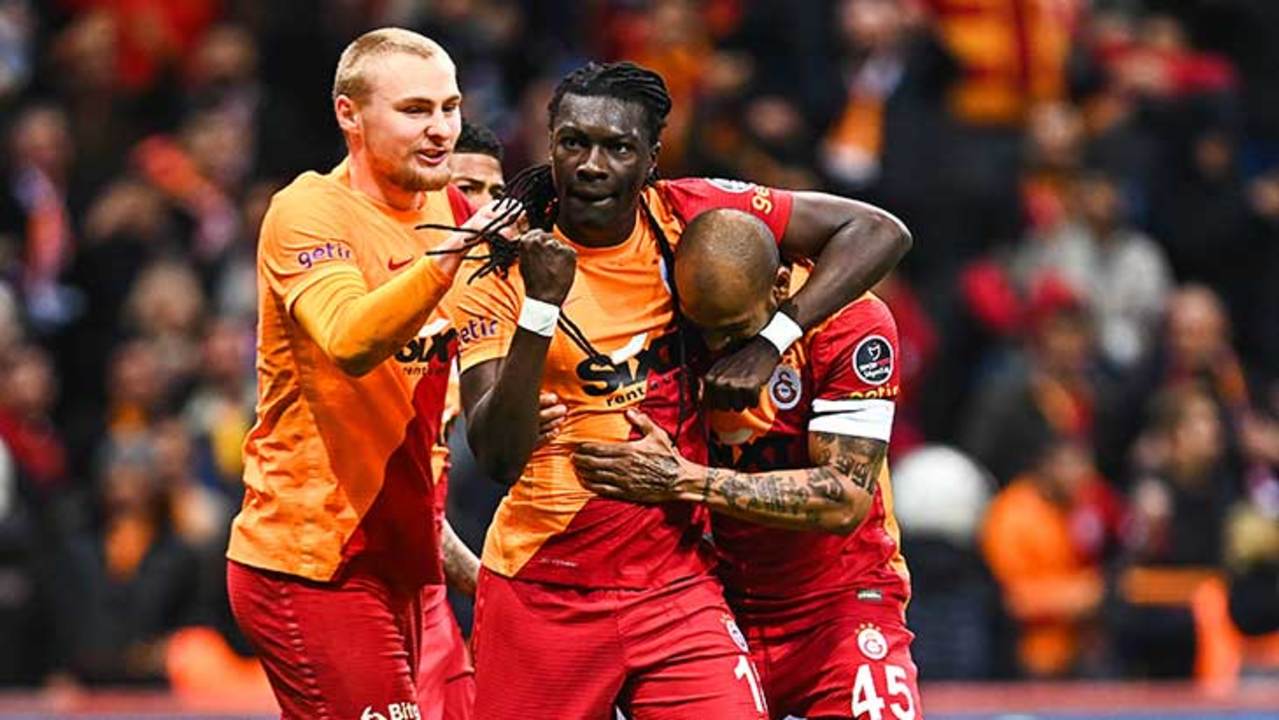 gomis-galatasaray-joie-collective