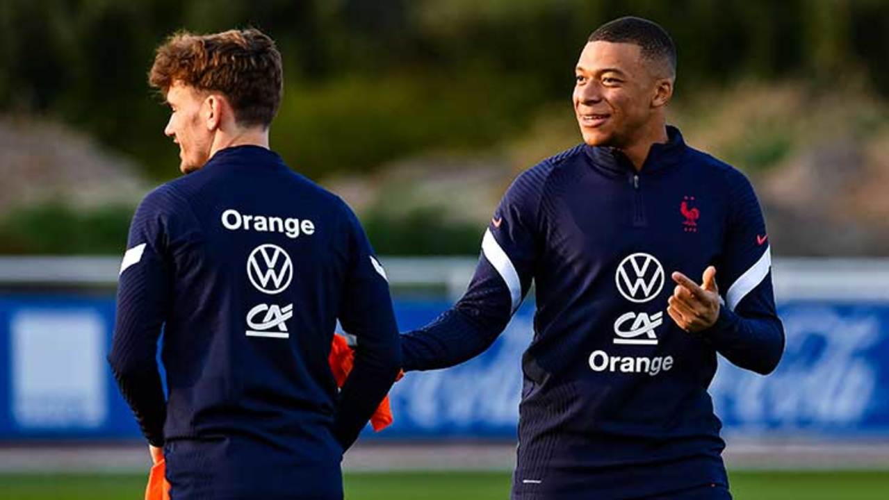 griezmann-mbappe-france-training-sourire