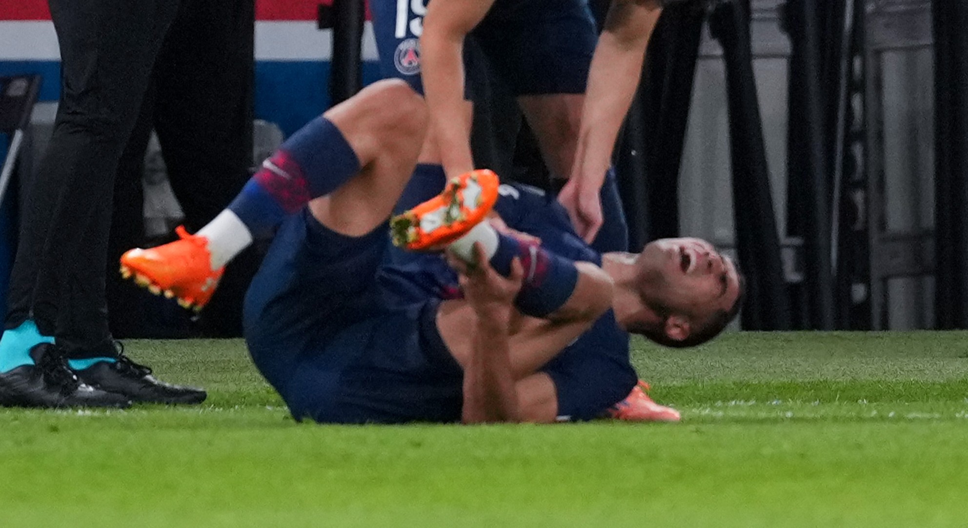 
                PSG : Hakimi pourrait finalement louper 3 mois de compétition
                