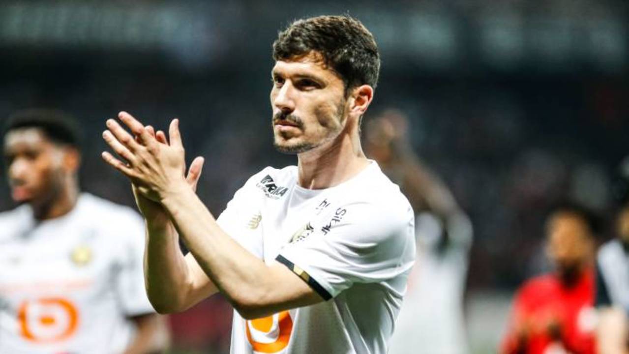 jeremy-pied-applaudit
