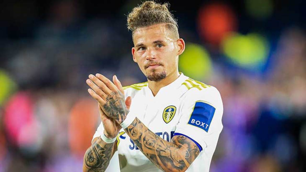 kalvin-phillips-leeds-applaudit-blanc