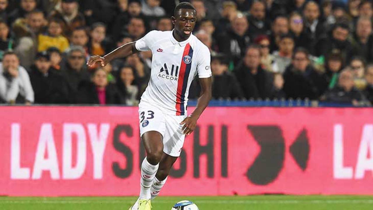kouassi-psg-blanc-conduite