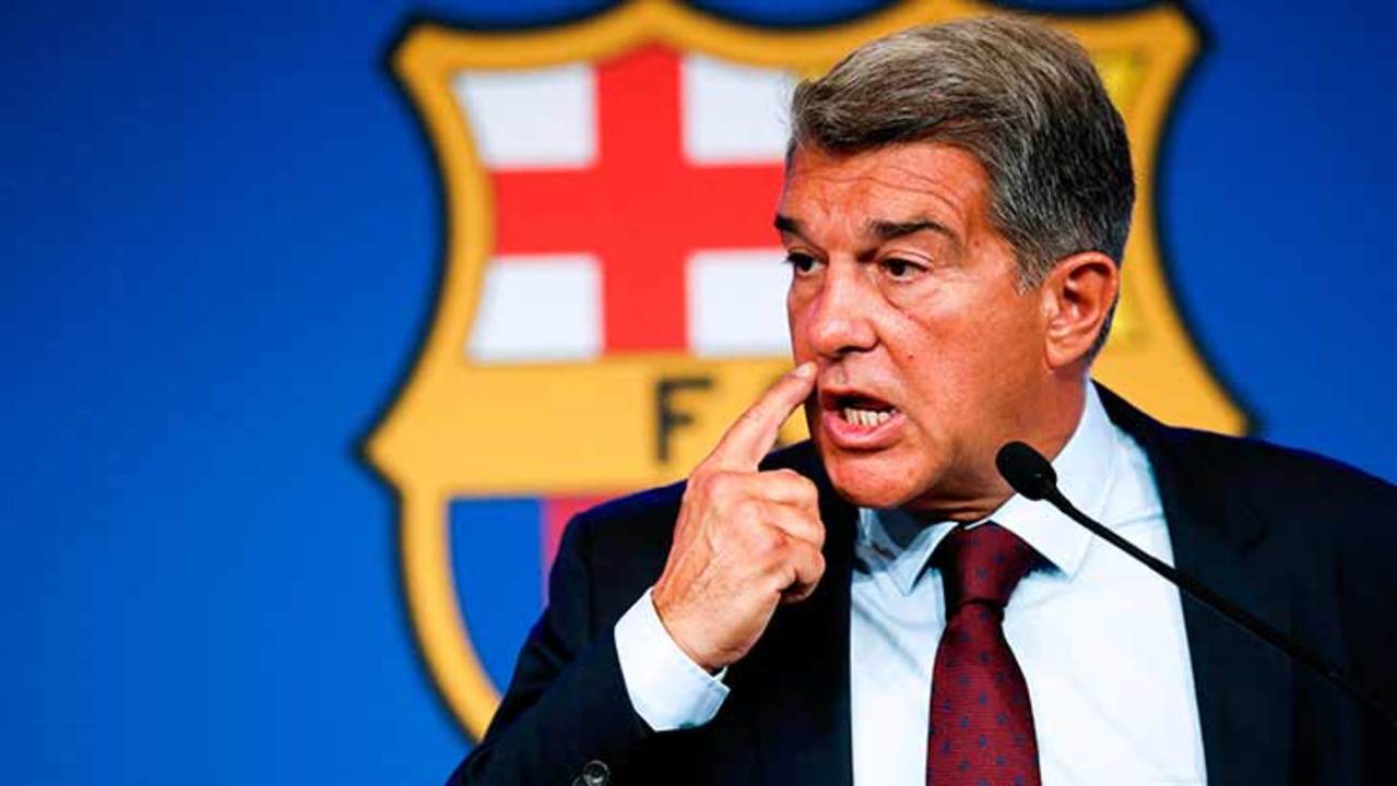 laporta-barca-doigt