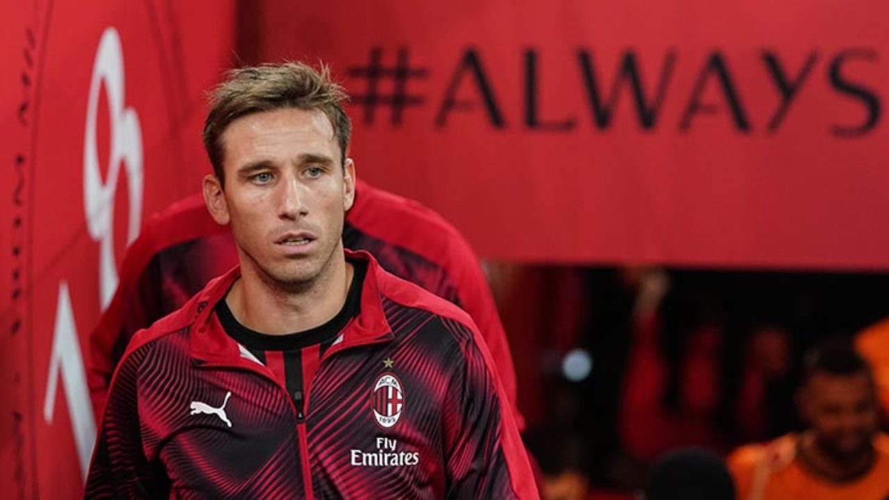 lucas-biglia-milan-echauffement