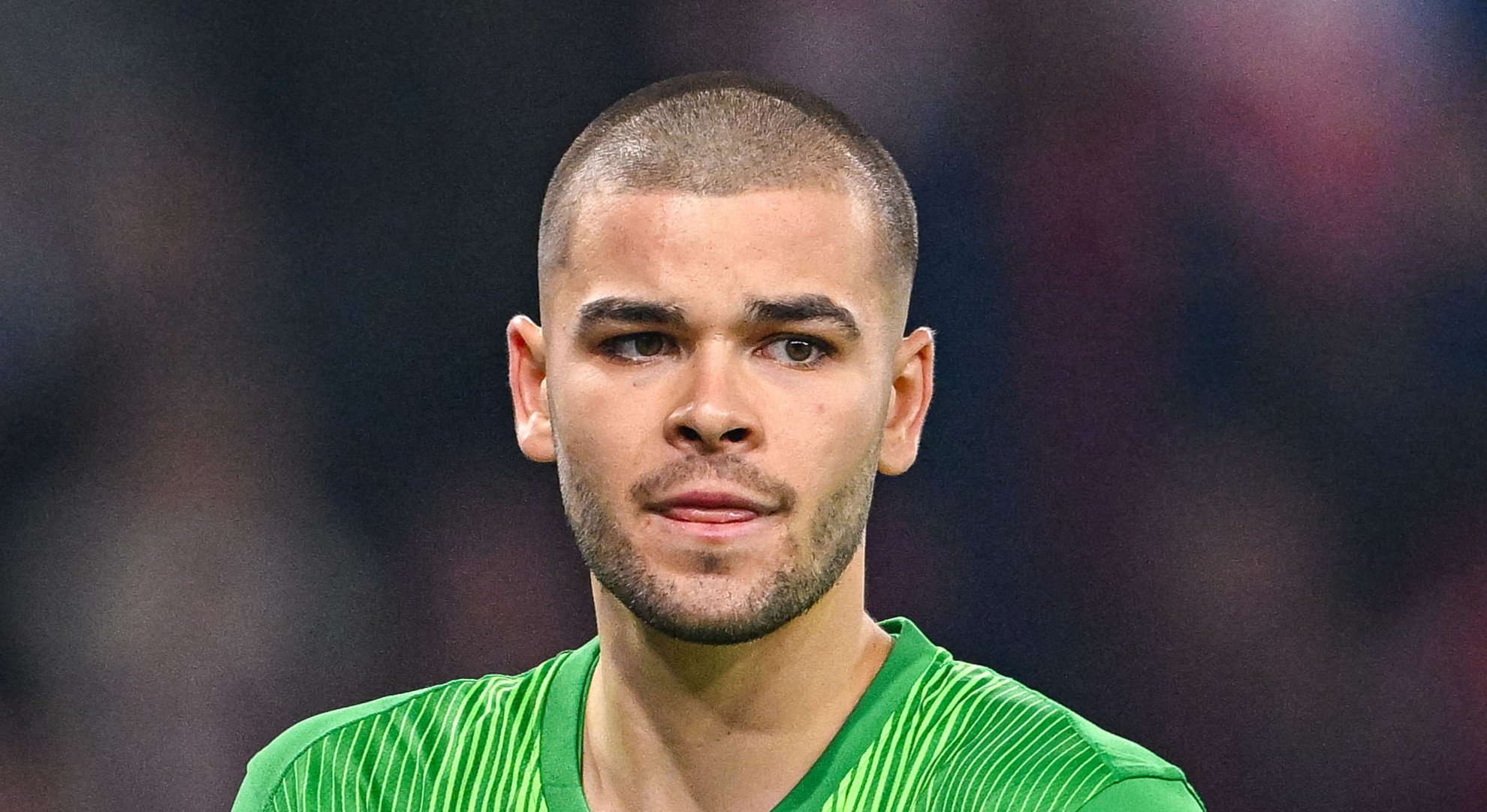
                PSG : Lucas Chevalier fait-il pire que Gianluigi Donnarumma pour ses débuts avec Paris ?
                