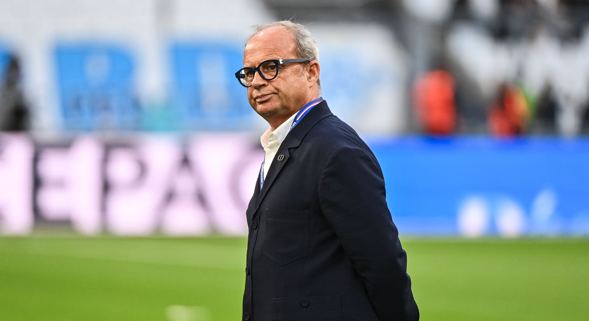 
                Mercato PSG : Luis Campos lorgne sur un crack turc pour renforcer la défense
                