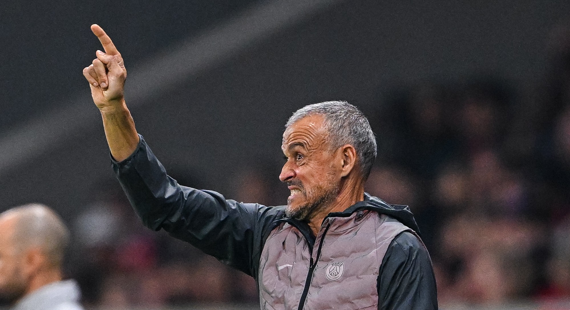 
                PSG : Luis Enrique donne rendez-vous à Liam Rosenior au match retour
                