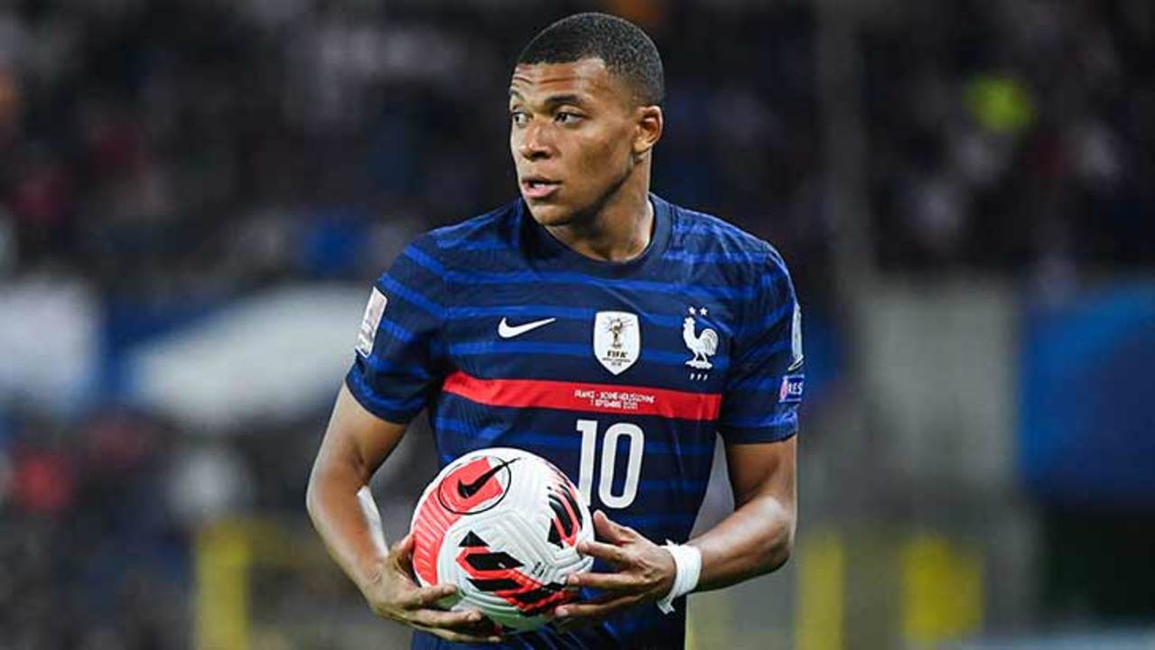 mbappe-ballon-france-bosnie