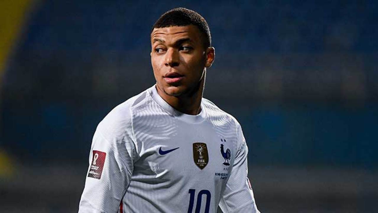 mbappe-bosnie-france-regard