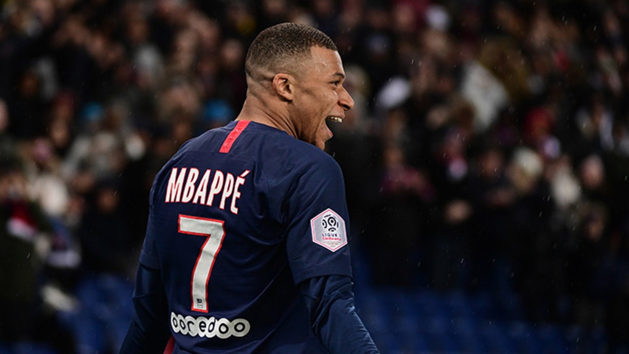 mbappe-joie-dijon-dos