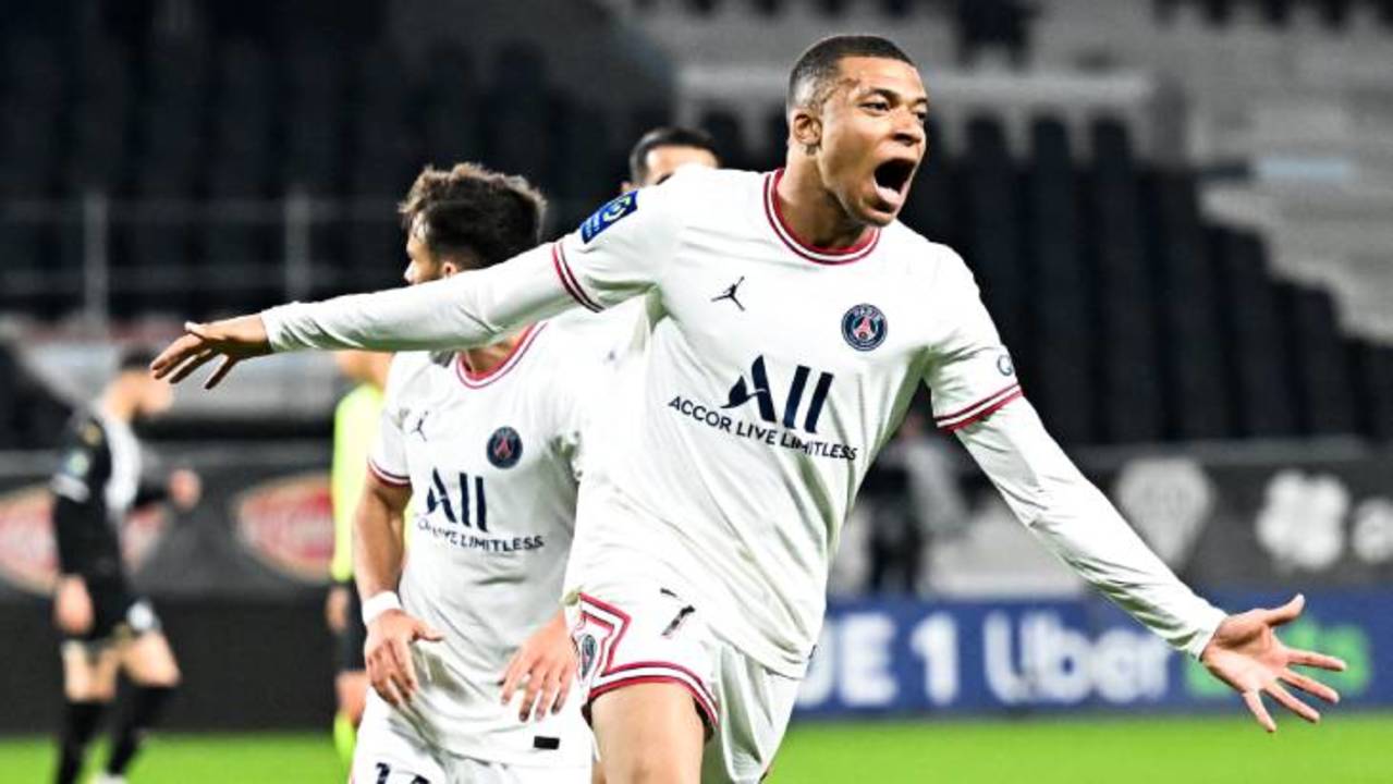 mbappe-psg-angers-blanc