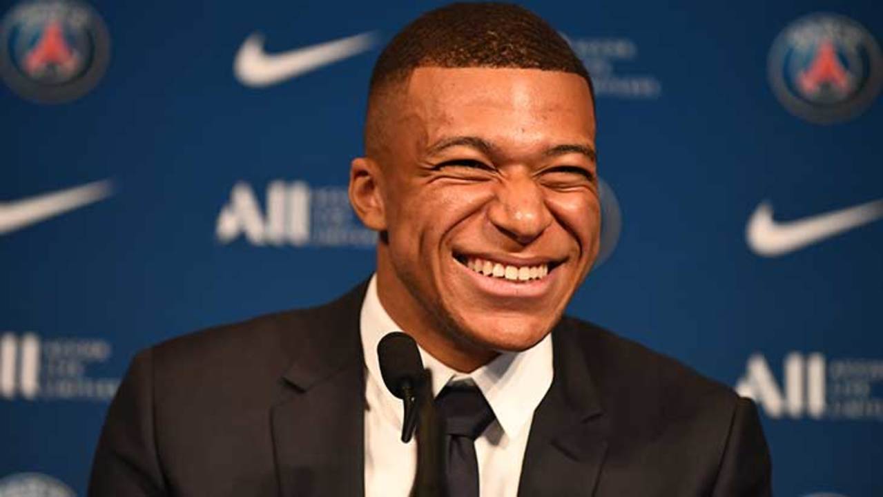 mbappe-psg-conf-prolongation-rire