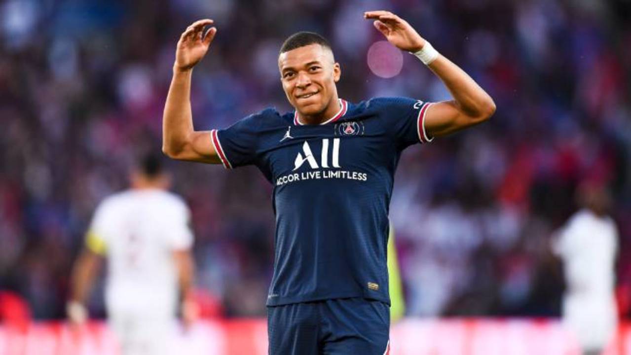 mbappe-psg-metz-bras-sourire