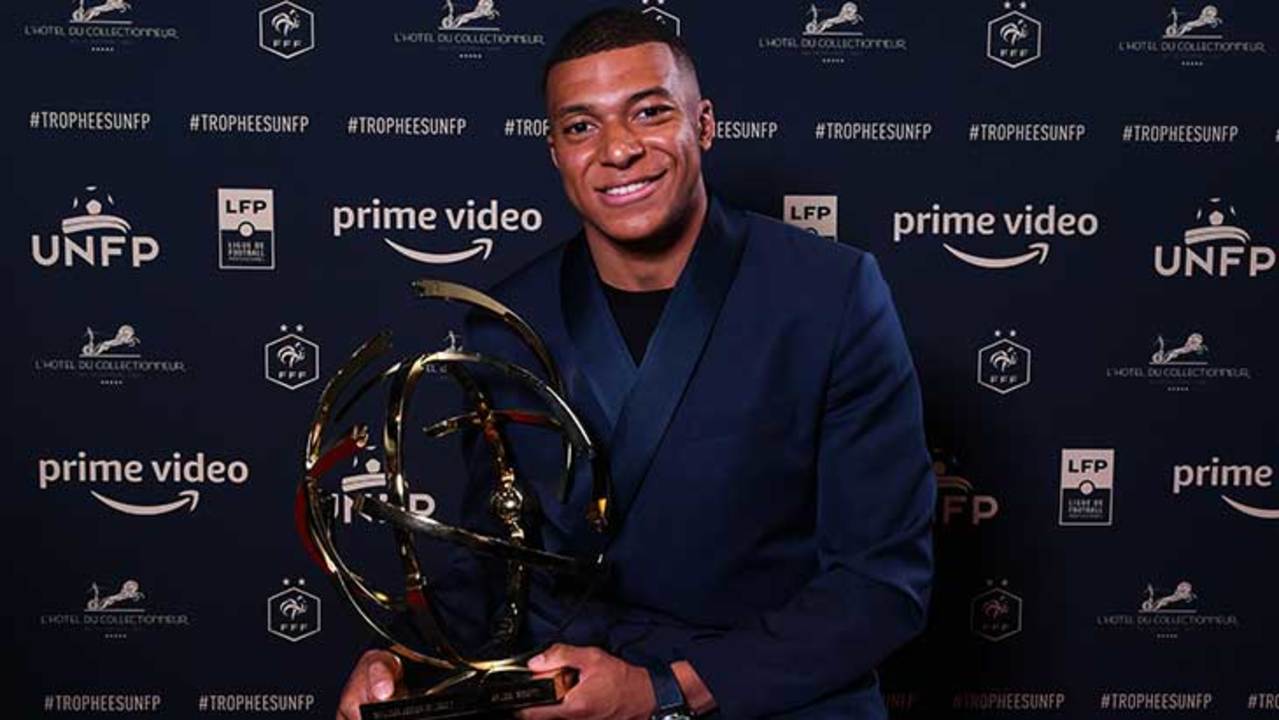 mbappe-psg-trophee-unfp-2022