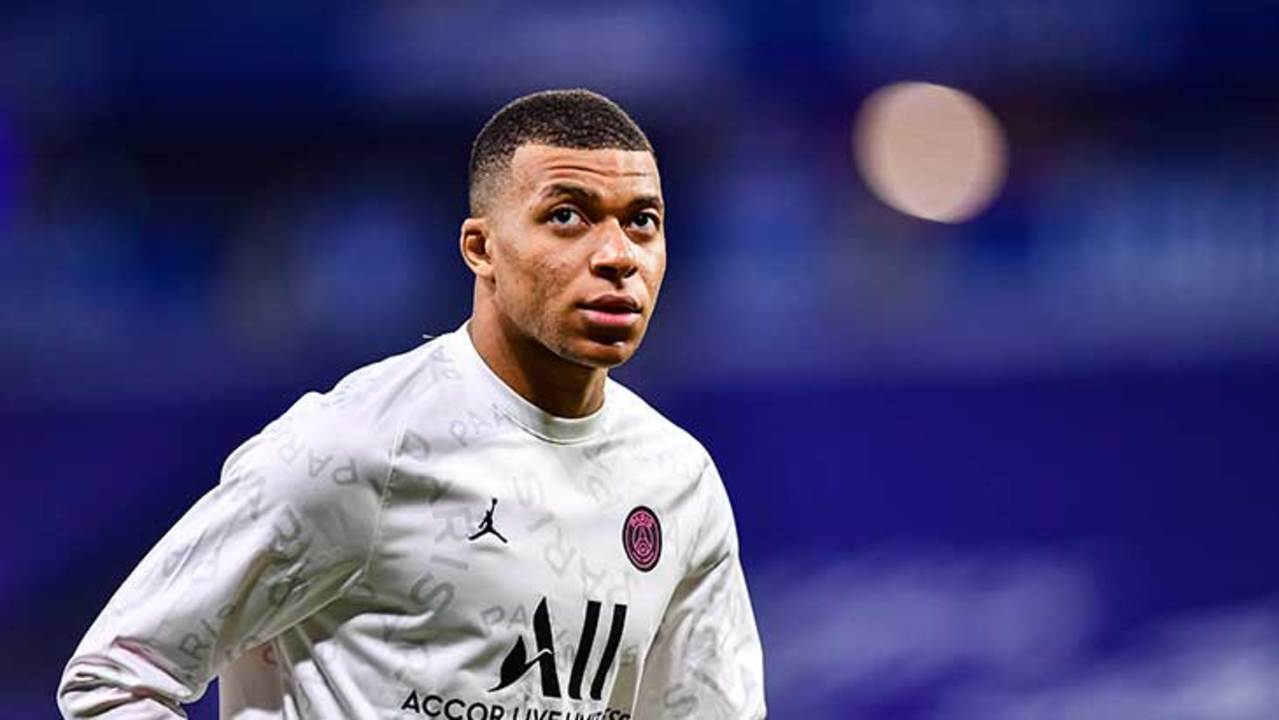 mbappe-regard-ol-psg-training
