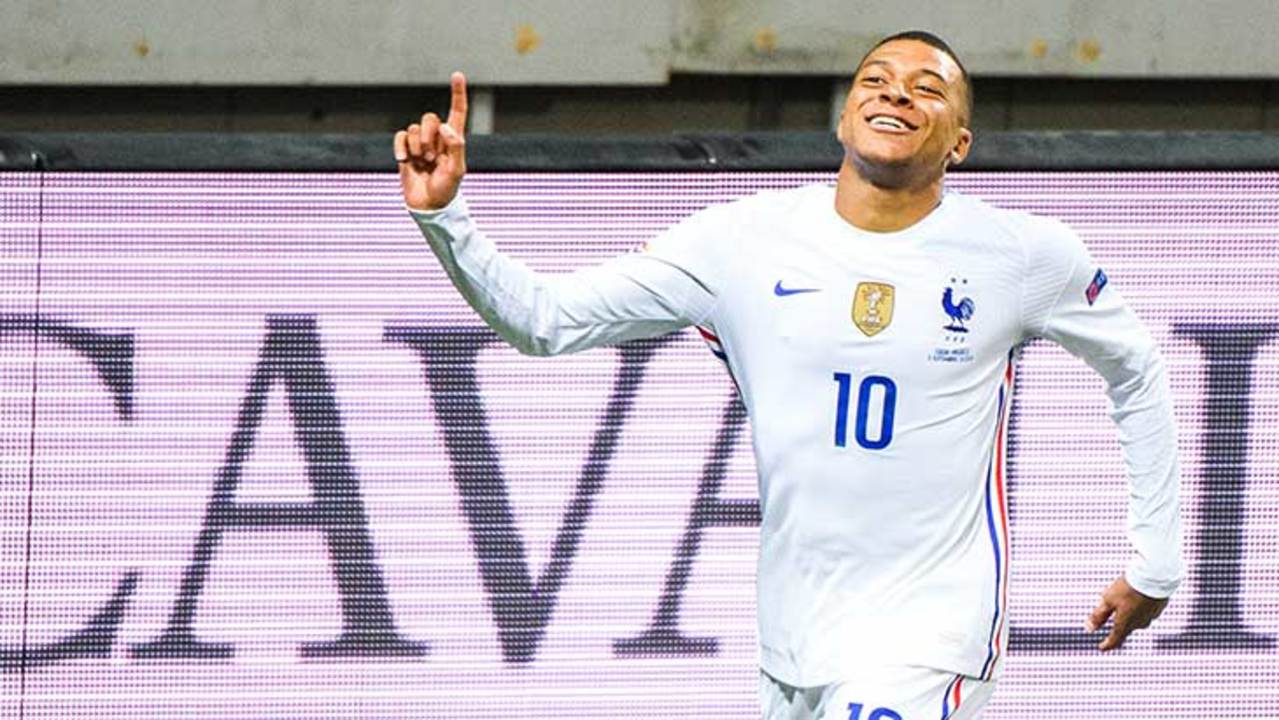 mbappe-sourire-france-suede