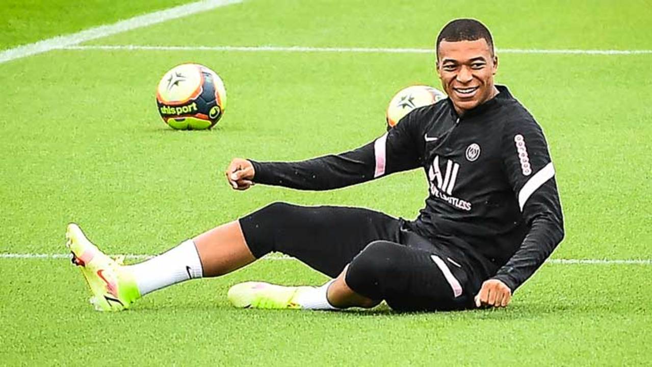 mbappe-training-psg-sourire
