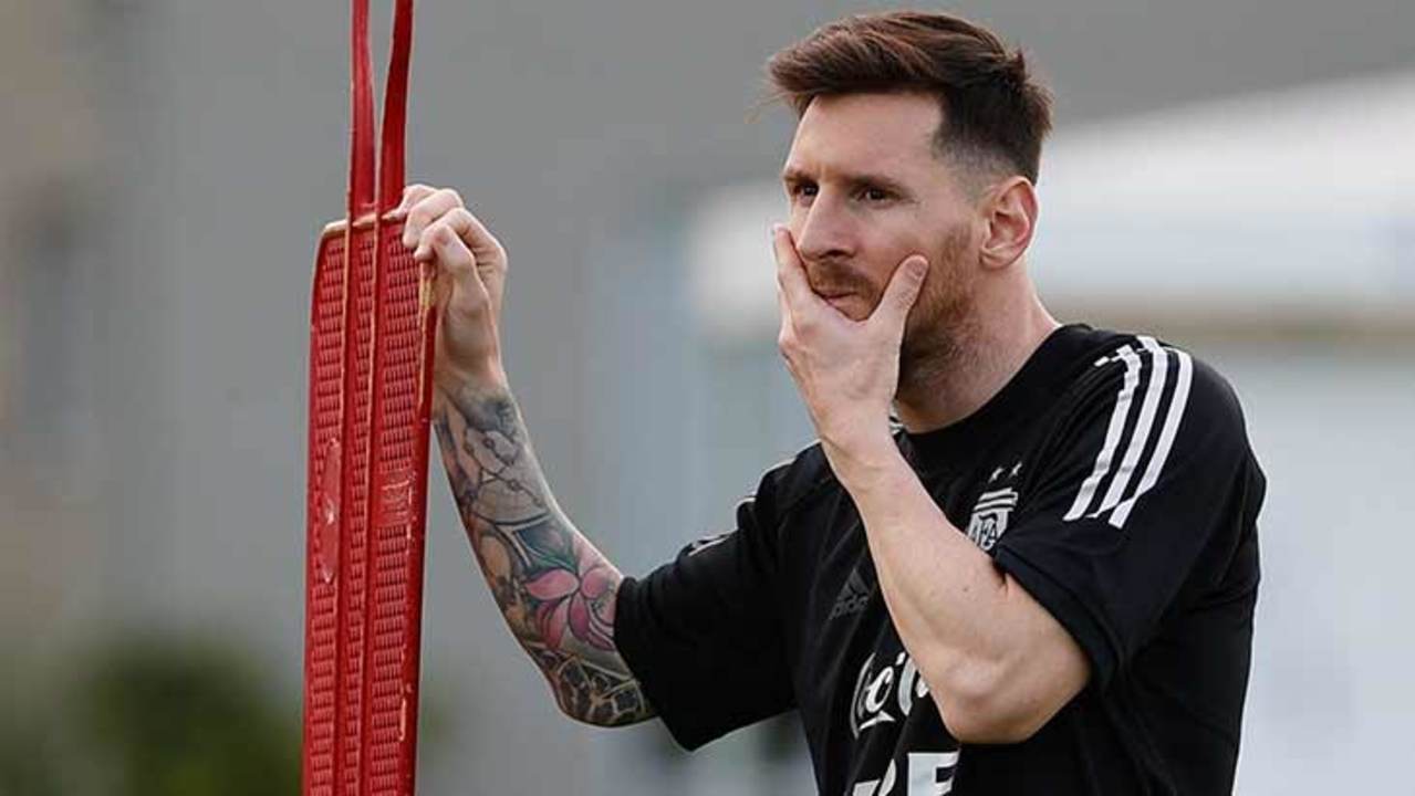 messi-argentine-training-2022