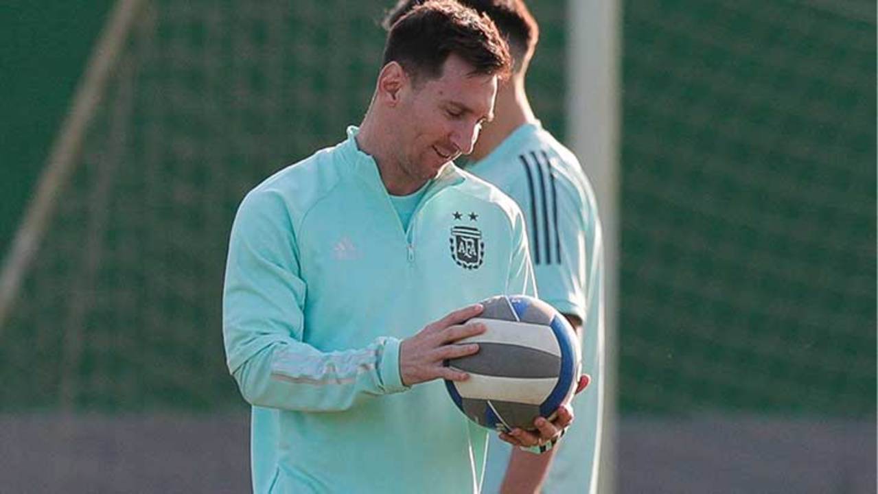 messi-argentine-training-ballon
