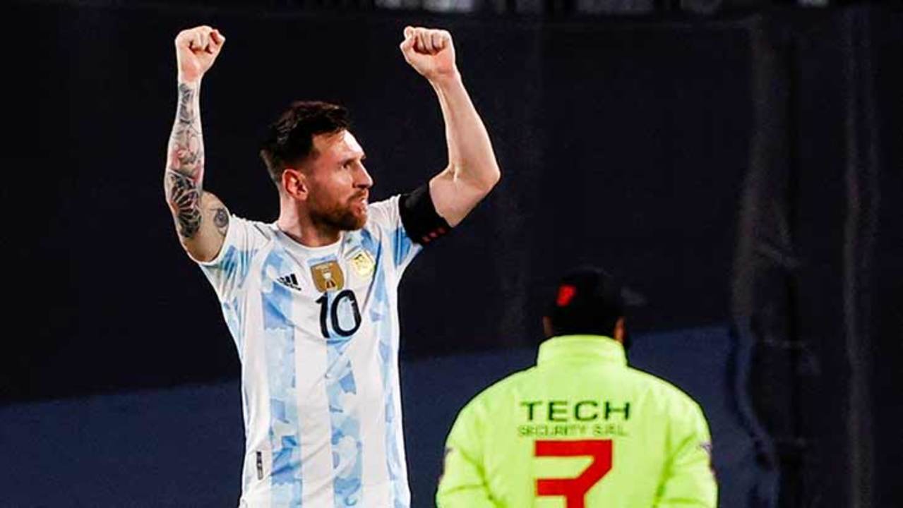 messi-argentine-uruguay-celebration