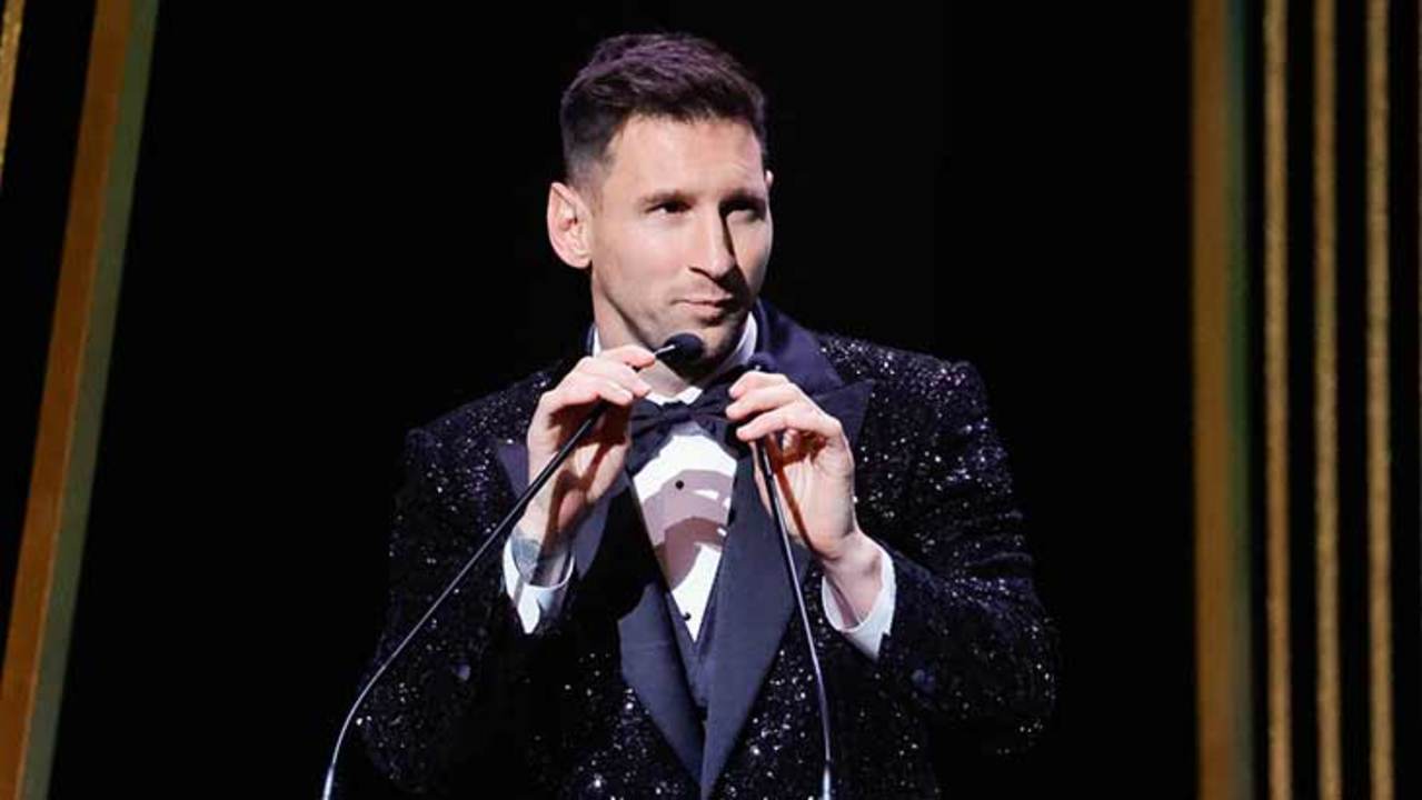 messi-pupitre-ballon-dor