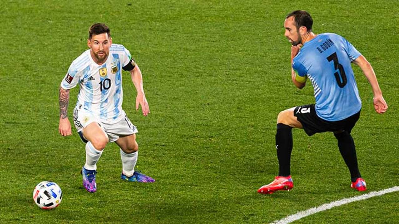 messi-vs-godin-dribble