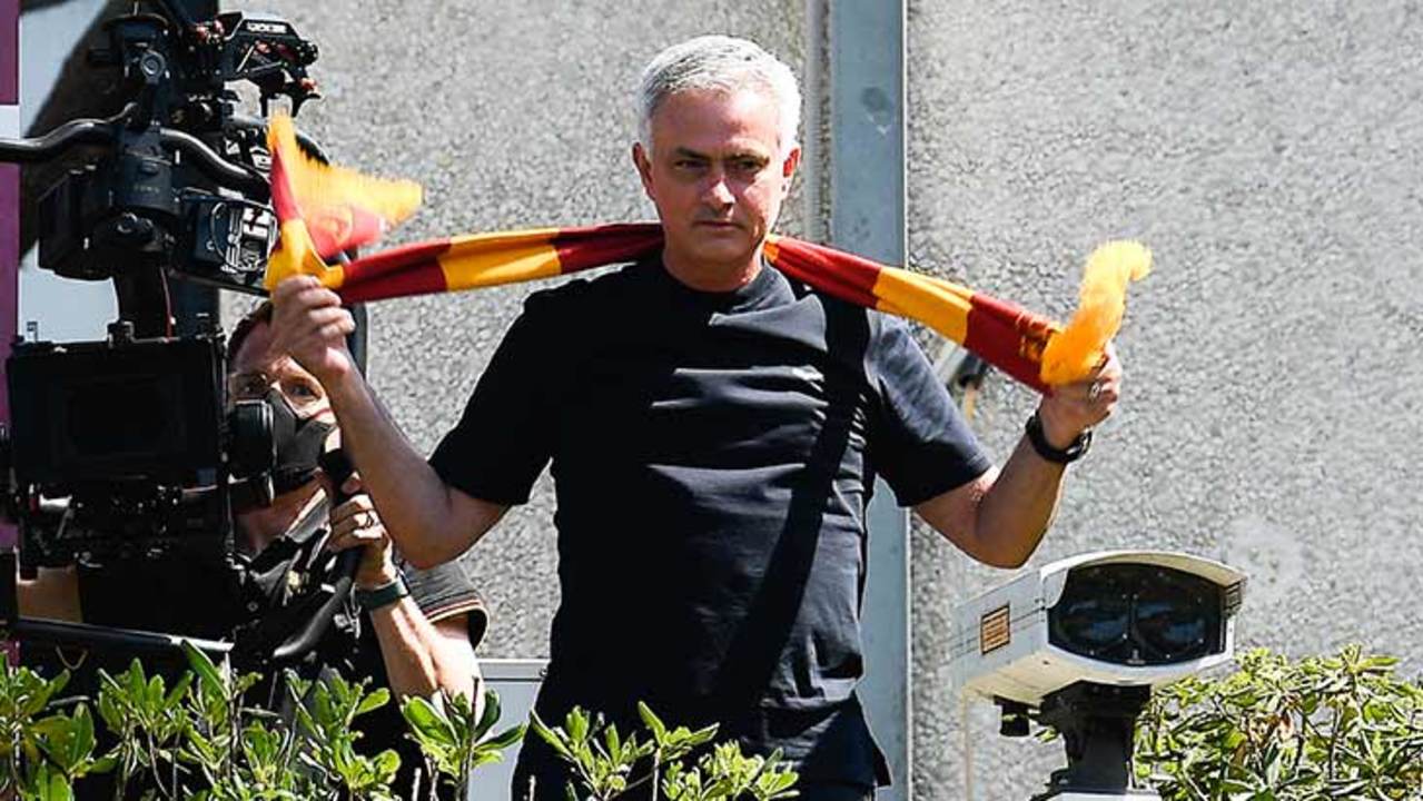 mourinho-roma-echarpe