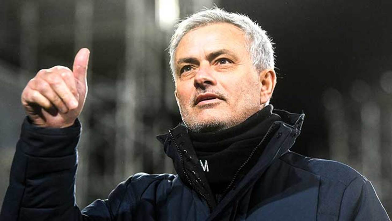 mourinho-tottenham-pouce-leve-new