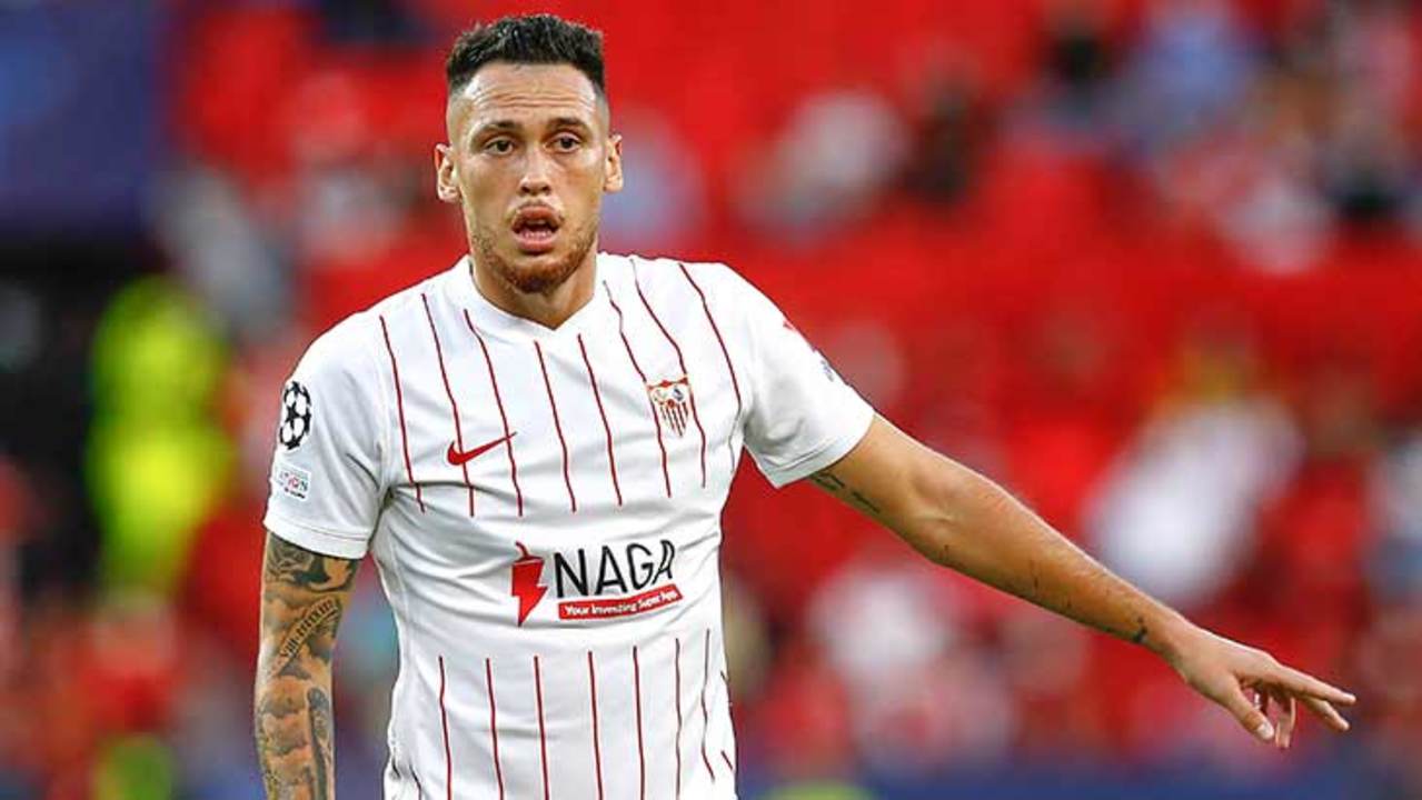 ocampos-seville-2022-doigt