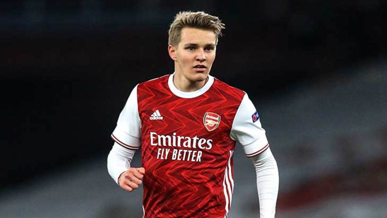 odegaard-arsenal-rouge-new