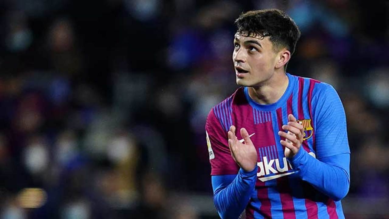 pedri-barca-applaudit