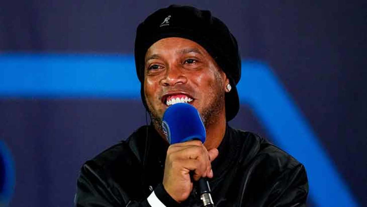 ronaldinho-sourire-micro-psg